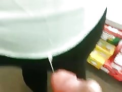 Cum mergina (ji liesti spermatozoidų su ranka)