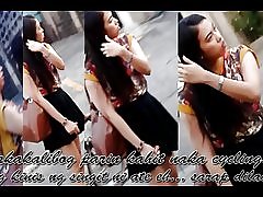 Boso geltona mergina balta dviračiu